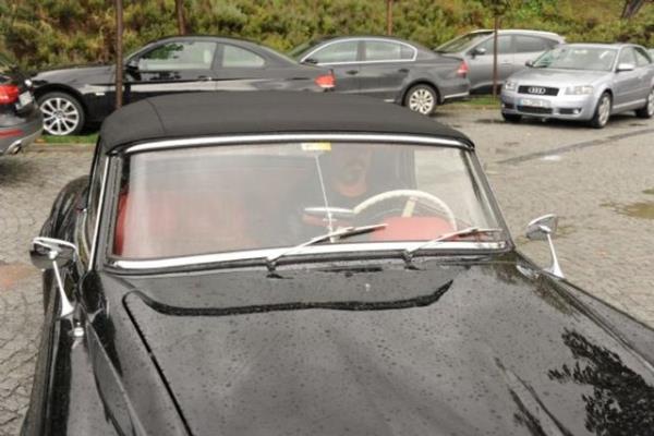 Ylmaz'n siyah renkteki, zel kemik direksiyona sahip aracnn yaklak 150 bin dolar (295 bin TL) deerinde..