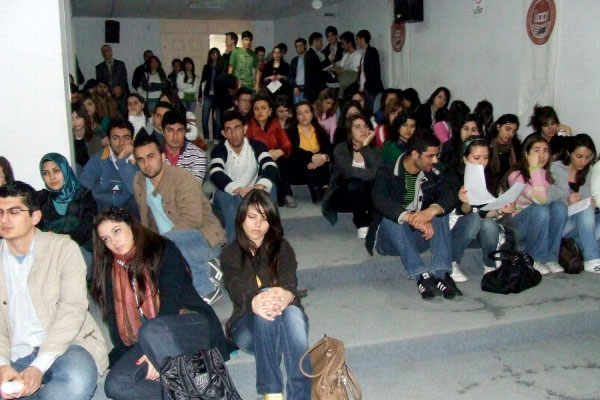 Yardmlarn etkinliini artrmak iin, ocuk yardm, yal yardm, sakat yardm gibi sosyal demeler ve destekler, hak temelli olarak verilmek zere kanuni bir dzenlemeye tabi tutulacak.