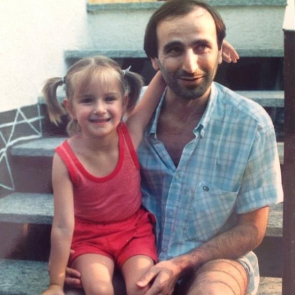 <br>DDEM SOYDAN </br>Filme ekilecek bir hayat hikayesi olan adamn kzndan sevgiler ...Babasz kzlar korosundan sevgiler Rahmi Soydan