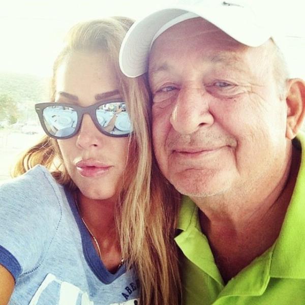 <br>PETEK DNZ</br> Ayhan Babacm seni ok seviyorum.Bana baba sevgisini veren gzel gzl yakkl dedecim.Babalar gnn kutlu olsun