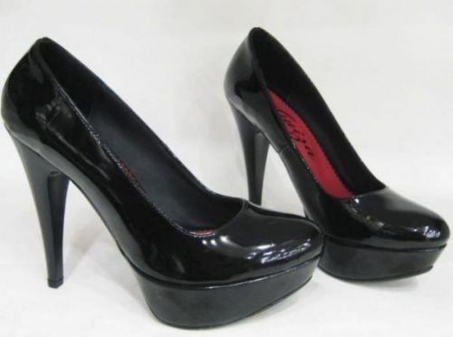  hayatna girince ilk dkkana girip "bana topuklu ayakkab ver" diyen kadn ayakkabs