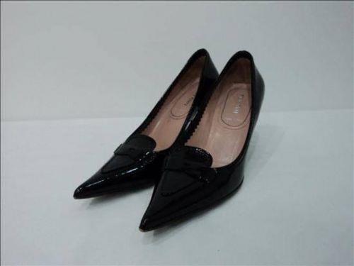 Maalesef varisleri olan okul mdiresi ayakkabs