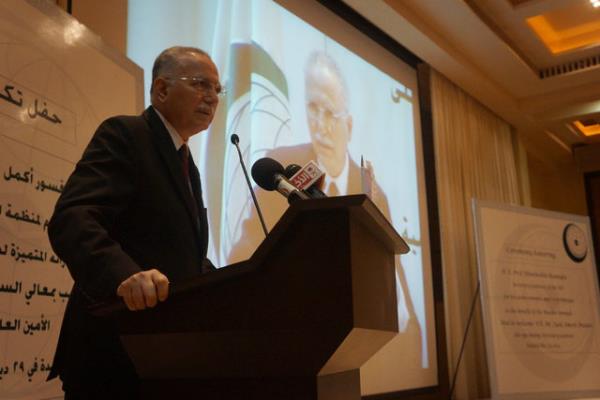 Prof. hsanolu, slm Tarih, Sanat ve Kltr Aratrma Merkezi'nin genel direktrlnn yan sra  Edebiyat Fakltesi Bilim Tarihi Blm ile Trk Bilim Tarihi Kurumu'nun bakanln ve...