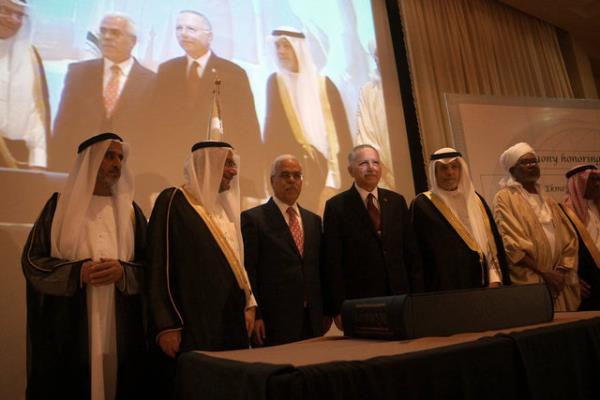 2009 ylnda Msr Cumhuriyeti Sanat ve Kltr Niann, Malezya'da en st sivil unvan olan Tansri unvann ve 2010 ylnda slamofobiye kar verdii mcadele ve..