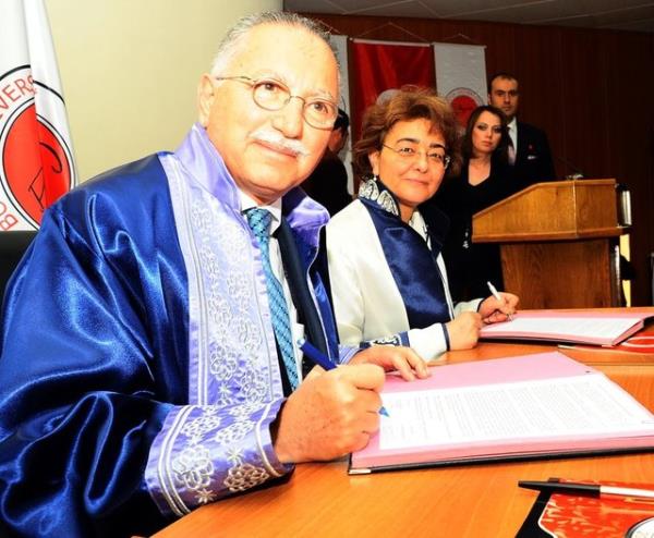  Bilim Tarihi Mze ve Dokmantasyon Merkezi mdrl grevlerinde bulundu.