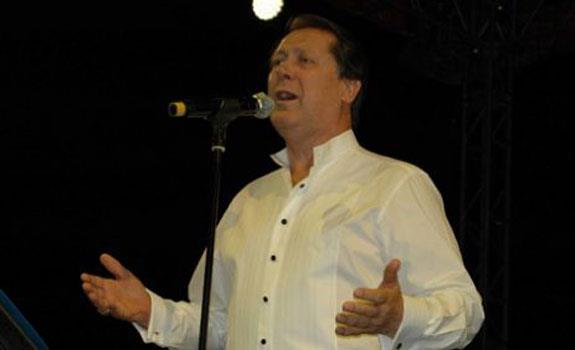 kinci srada 450 bin lira ile Trk Sanat Mzii ve Tasavvuf Musikisi Sanats Ahmet zhan yer alyor...