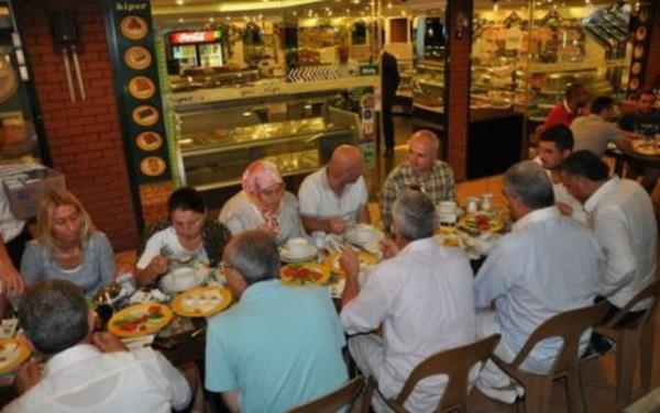 Bakara Suresi'ne gre Kur'an'n slam peygamberi Muhammed'e gnderilmesi Ramazan aynda balamtr ve bu ay iinde "oru" tutmak mslmanlara emredilmitir. lgili ayet yledir: