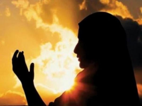 Ramazan Bayram'nn ilk gnnde camilerde bayram namaz klnr...