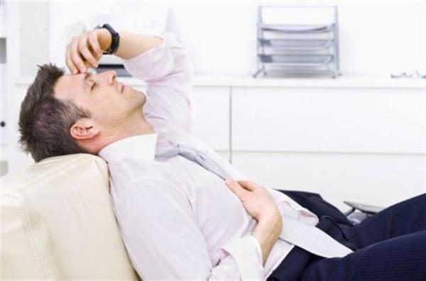 <b>Hipotiroid ve yorgunluk:</b> Metabolizma yavalar kii kendini halsiz ve yorgun hisseder,kilo alr,vcutta doku aralklarnda dem olur.