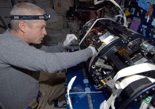 Zaman zaman uzayda ektii fotoraflar twitter'daki takipileri ile paylaan Wiseman, olduka renkli kareler paylayor.