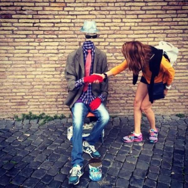 ESRA EROL  <br>Yzsz arkada</br>