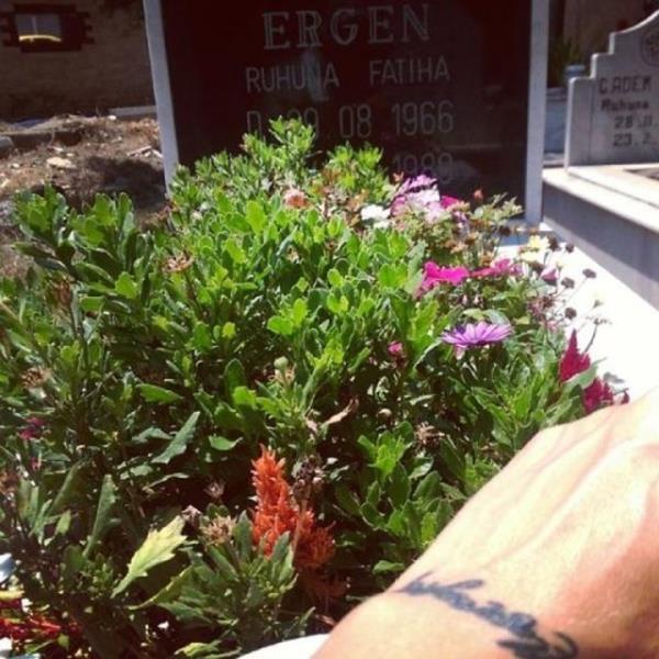 GLBEN ERGEN  <br>Damarlarmda hasretim, tenime kaznm canlarmla geldim. Utana, skla ne ok keke dedim, dedim, dedim, boa dedim ama dedim...</br>