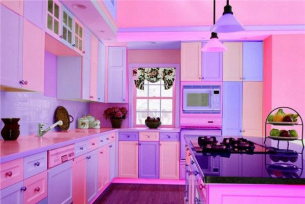 "Dnyaya kadnlar hkmetseydi ne olurdu?" sorusuna yant aradk... Ortaya elenceli kareler kt..