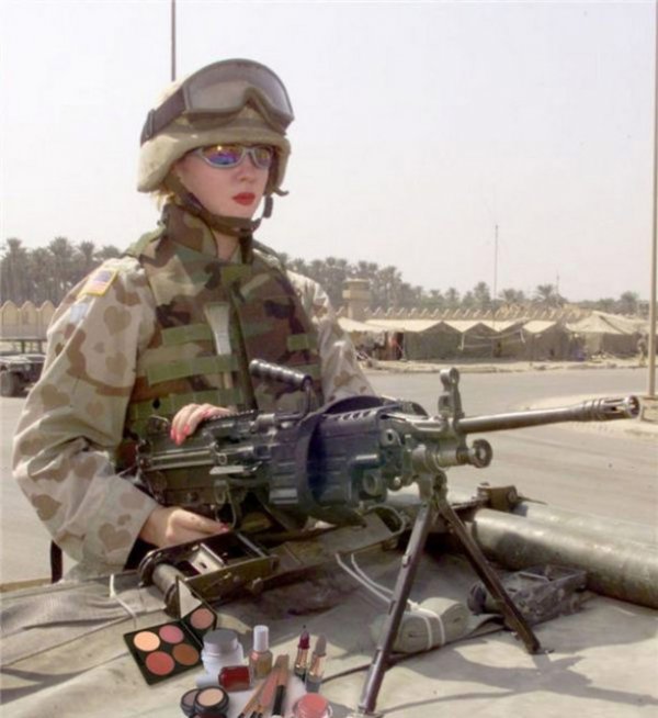 "Dnyaya kadnlar hkmetseydi ne olurdu?" sorusuna yant aradk... Ortaya elenceli kareler kt..