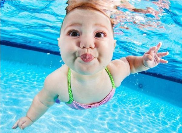 Amerika'da bebeklere, ileriki yaamlarnda hayatlarn kurtarabilecek temel yzme eitimi veriliyor.