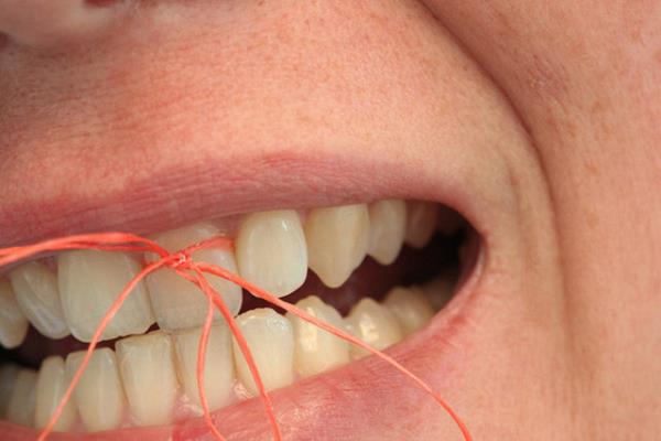 <br><b>Yanl! </b></br>St dileri kapladklar alanla kendilerinin yerine gelecek olan kalc diler iin yer tutmaktadr. Bu nedenlerle st dileri ok nemlidir.