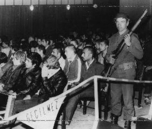 400 gazeteci iin toplam 4 bin yl hapis cezas istendi.