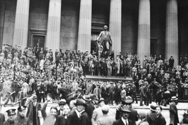 12 Eyll 1980 ardndan partiler lavedildi, parti liderleri nce asker slerde gzetim altnda tutuldu, ardndan yargland.