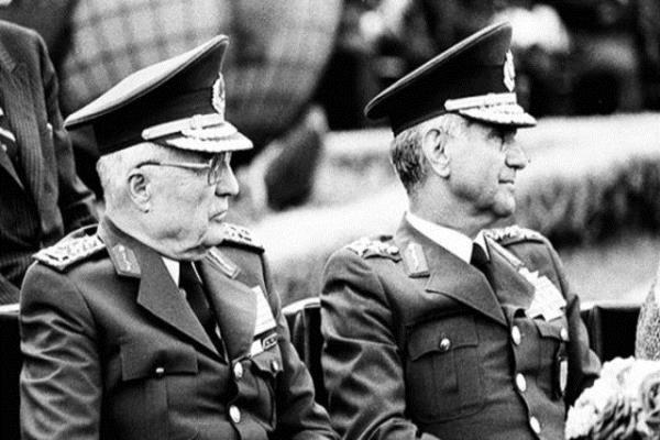 Ankara 10. Ar Ceza Mahkemesi, darbeyi dzenleyenler arasnda hayatta olanlardan, dnemin Genelkurmay Bakan Kenan Evren ile Hava Kuvvetleri Komutan Tahsin ahinkaya hakknda mebbet hapis cezas verdi.