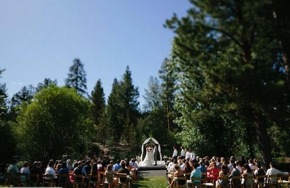 Herkesin en byk hayali unutulmaz bir dnle evlenmektir. Tm hazrlklar o gnn kusursuz gemesi iindir. Ancak hi beklenmedik anszlklar gelinle damadn yakasn brakmaz.. Ancak bu iftin bana gelen onlara hayatlar boyunca unutamayacaklar bi an brakt..