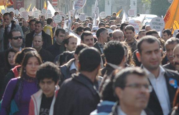 te yandan, asgari cretteki art, asgari crete endeksli olan Sosyal Sigortalar ve Genel Salk Sigortas Kanunu'na gre uygulanacak idari para cezalarna da art getirecek.