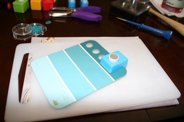 15. Makyaj malzemelerinden yaplan kpeler