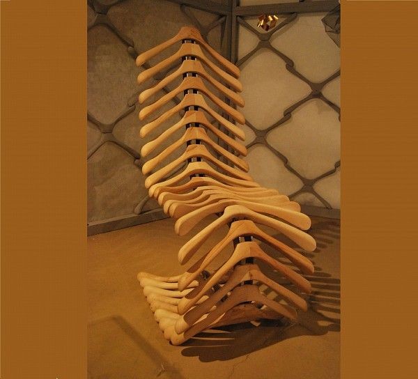 16. Eski asklardan yaplan bir sandalye