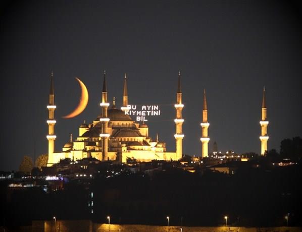 Ramazan ayna sayl gnler kald. ok ksa bir zaman sonra tm dnya Mslmanlar iin kutsal olan Ramazan ay balayacak. Ramazan ve oru hakknda dinin belirlemi olduu dorular net ve deimezken yine de her ramazan aynda ayn sorular akllara gelir. Kimi zaman bildiimiz cevaplar yeniden sorgulamak kimi zaman ise gerekten bilmemekten kaynaklanan sorular her yl olduu gibi yine sorulacak ve cevaplanacak.