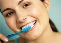 <p><b>D fralamak orucu bozar m? </b></p>    Boaza su karmadan az su ile alkalamak orucu bozmad gibi di fralamakla da oru bozulmaz