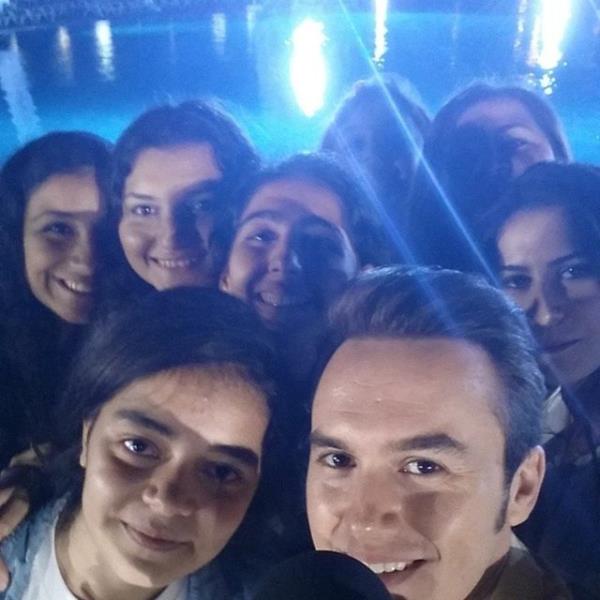 MUSTAFA CECEL  <br>Canl yaynda spriz bol olur:))</br>