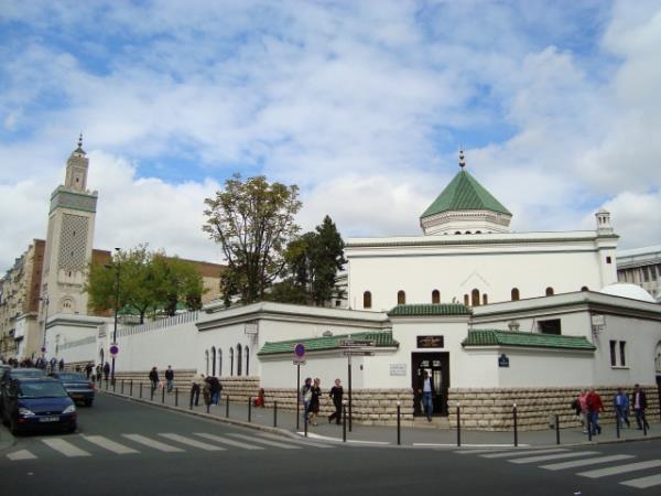24. Byk Paris Camii