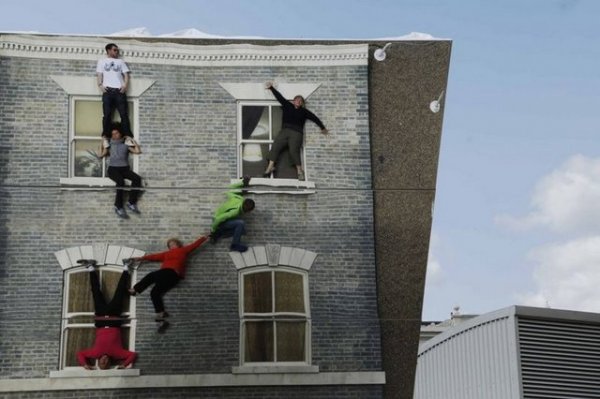 Sanki yer ekimine karlar