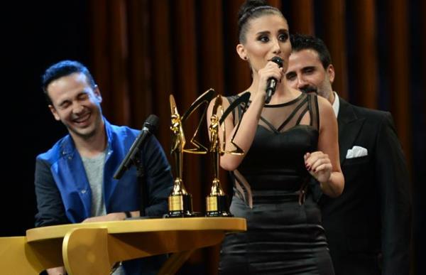 EN Y IKI YAPAN SOLST: REM DERC, MABEL MATZ, OUZHAN KO     <br>REM DERC, MABEL MATZ VE OUZHAN KO'A DL EMRAH ERDOAN VERD</br>