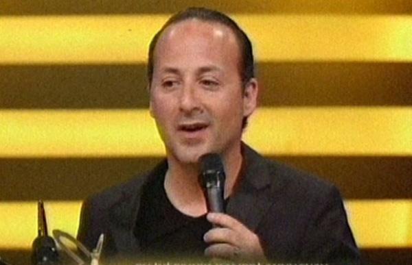 EN Y ERKEK KOMED OYUNCUSU: TOLGA EVK    <br>TOLGA EVK DLN MJDAT GEZEN'N ELNDEN ALDI</br>