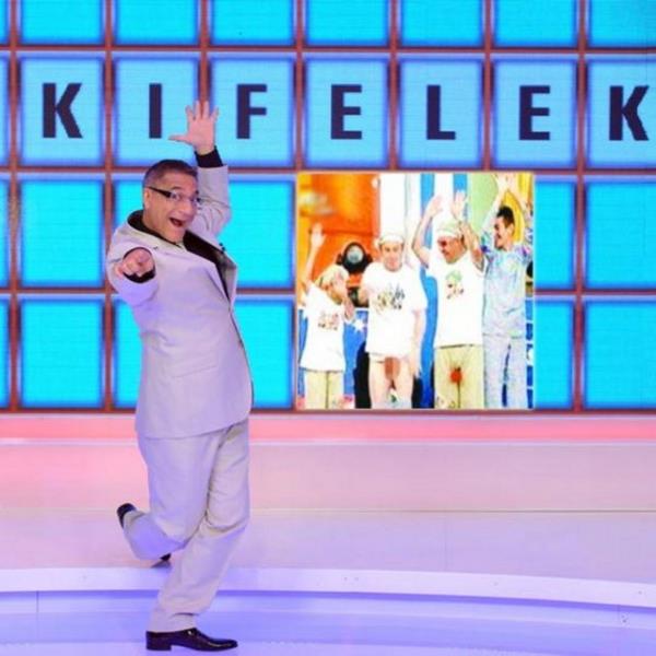 Mehmet Ali Erbil'in programnda bir oyun srasnda, alanlarndan birisinin donunu indirmesi