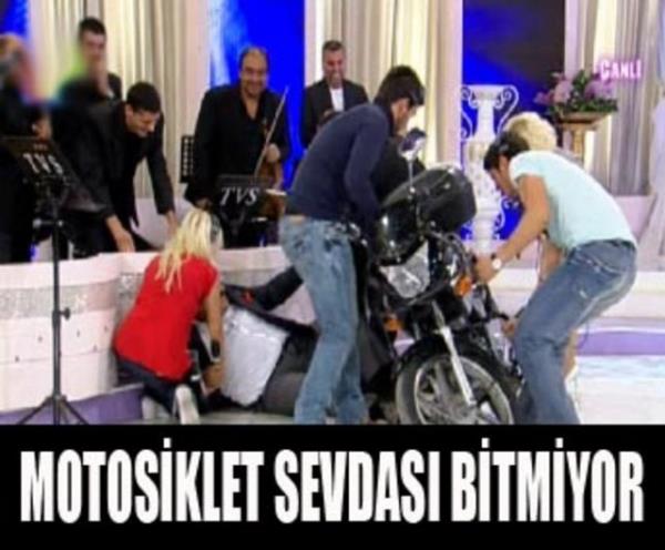 Blent Sertta'n canl yaynda motor kazas yapmas