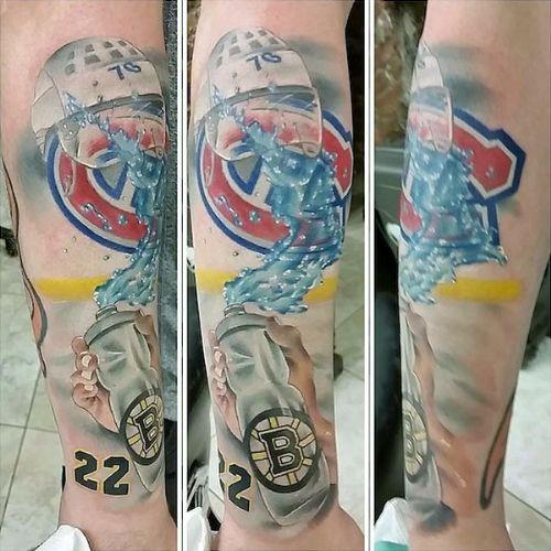 Spor tutkusu snr tanmamaya devam ediyor. Takmlarna olan sevgilerini anlatmakta glk eken taraftarlar vcutlarna yaptklar lgn dvmelerle duygularn da vuruyor.