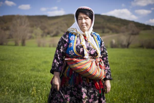 <p><b>nc: Melih Cevdet Teken IHA Istanbul</b></p>       Baklmasa taa dnecek olan toprak, kadnn emei ile pamuk oluyor; buday veriyor, burak veriyor, msr veriyor, ekilene ihanet etmiyor...