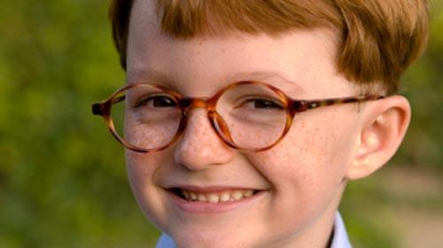 <p><b>Yanl:</b> Gzlkten kurtulmak iin gz izdirmek gerekir.</p>  <p><b>Doru:</b> Grme kusurunun tedavisi iin uygulanan laser (excimer) tedavisinde, gzn saydam tabakas belirli blgelerde inceltilir. izmek gibi bir ilem yaplmaz.</p>