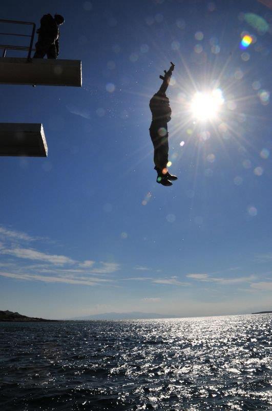 Trk Silahl Kuvvetleri'nin komando ihtiyacn karlamak amacyla Isparta Eirdir Da Komando Okulu'ndaki Komando htisas Kursu'nun nc aamas, 'Su st Komando Harekat', Ege Denizi'nde icra ediliyor
