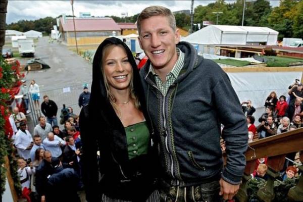 35. Bastian Schweinsteiger (Bayern Mnih) - 23 milyon &#8364;