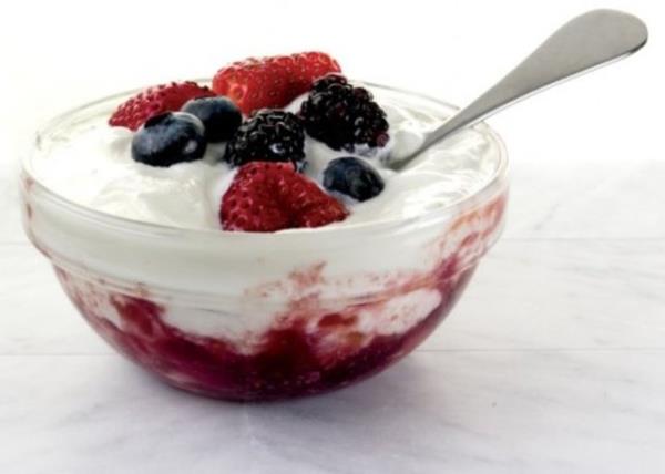 Birok alma yourt tketiminin kilo vermeye yardmc olduunu, protein ierii sayesinde tok tutucu olduunu gsteriyor.