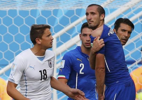 <b>"SUAREZ BR ALAK"</b> Ma sonras Sky Sport talya'nn canl yaynna katlan Chiellini, ok konuulacak aklamalarda bulundu.