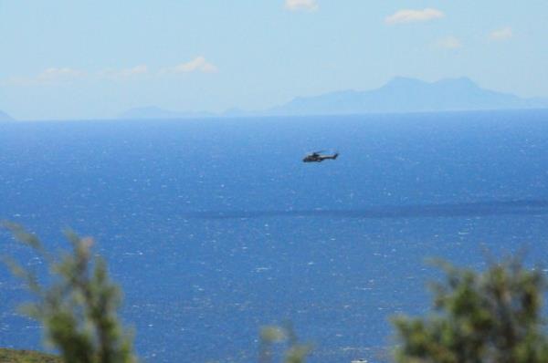 Kitab yaynlayan Zeytinya Teknoloji Mzesi&#8217;nin kurucusu Do. Dr. Levent Kstem de u bilgileri paylat: &#8220;Urla Yarmadas&#8217;nn en gzel kylerinden biridir. En eski tarihi zeytin aalar burada bulunur. Ancak Zeytineli Urla&#8217;nn en geri kalm, unutulmu kylerinden biridir. Bu kyde 1870 ylnda kurulduu bilinen bir zeytinya ilii mevcut. Bir de kuyular bulunuyor. Eskiden sebil olsun diye ky emesi gibi buraya da kuyu yaptrrlarm. Onlarca kuyu var ve o kuyularn da ilgin hikayeleri&#8230; Biz ST alan olmas iin bir dnem mcadele ettik. Bunlarn korunmaya alnmas gerek. Ky turistik ama ok da bilinmiyor. Babakan&#8217;n tatil yapt koyun ise muhteem bir denizi var. Son yllarda Babakan Erdoan tatilini burada geirdii iin yollar, suyunu yenilediler. Yolda geen hafta asfalt almas yapld.