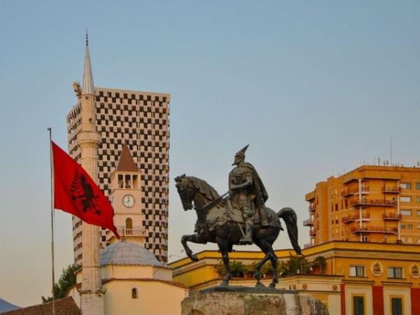 <br><b>Arnavutluk-Tiran</b></br>  msak: 02:56 Akam: 20:05 Toplam: 17 saat