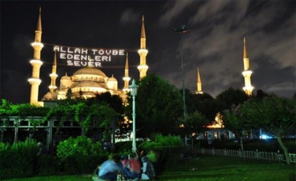 Birok ailede yaygn olarak iftarda ve sahurda yemekle birlikte ay tketildiini ifade eden Ouzhan, unlar anlatt: