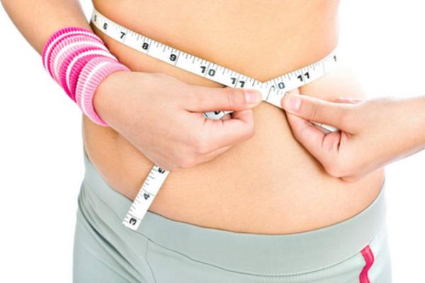 Sabah, len ve akam yemeinden bir saat nce iki- hurma yenilerek yaplan diyetin itah kesip tok tuttuu ve barsak hareketlerini hzlandrarak daha hzl kilo verdirdii gzlemlenmitir