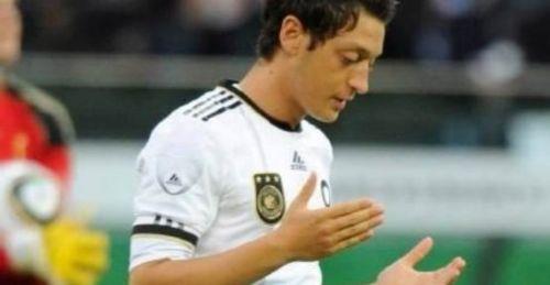Mesut zil (Almanya) Mesut, 'Buraya almaya geldim. Hepimiz havann ok scak olduunun farkndayz. Futbol iin zorlu koullar sz konusu. Cumartesi gn Ramazan balyor. Ancak ben oru tutmayacam' dedi.