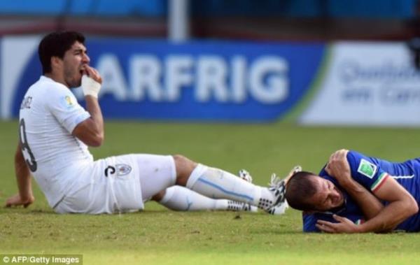 Gndeme bomba gibi den bu olayn ardndan sosyal medyada caps'ler bir bir paylalmaya balad. te Suarez caps'leri...