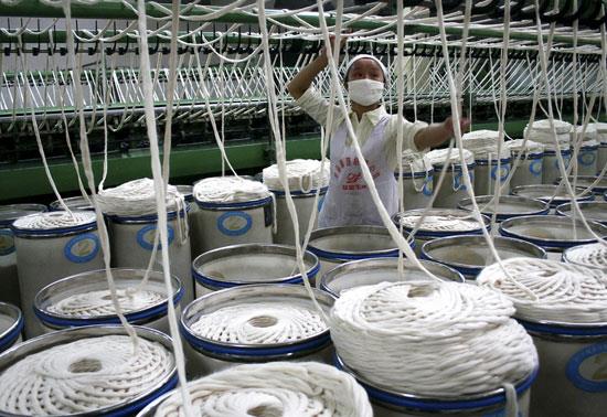 �a��n hastal��� kanser, kar��m�za bazen genetik bazen de �evresel nedenlerle ��k�yor. Kimi zamansa mesle�imiz risk fakt�r�m�z olabiliyor. �nemli olan�n i�yeri g�venli�inin sonuna kadar uygulanmas� oldu�unu s�yleyen uzmanlar, bunun riskleri ortadan kald�rmada �ok �nemli oldu�una dikkat �ekiyor.  ��te kanser riski ta��yan meslekler ve dikkat edilmesi gerekenler...